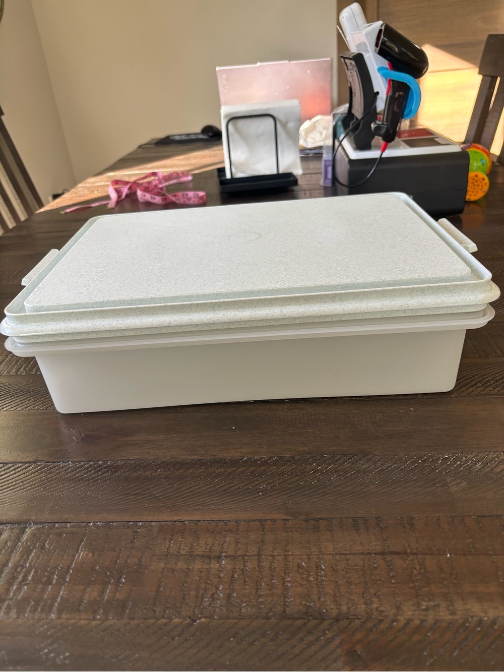 Tupperware Fancy Rectangular Cake Taker with Light gray Speckled Lid